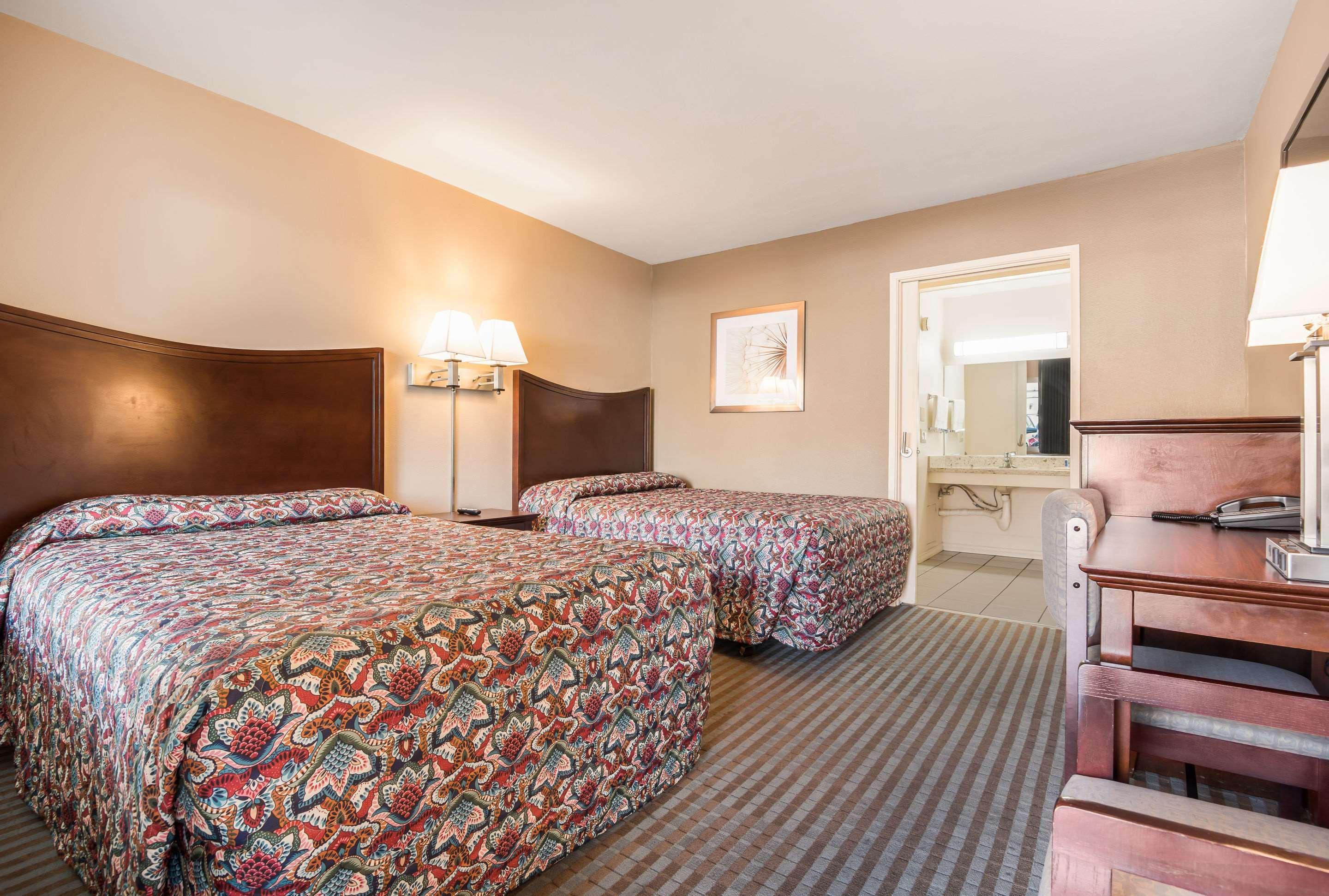 Rodeway Inn Regalodge Glendale Exterior photo